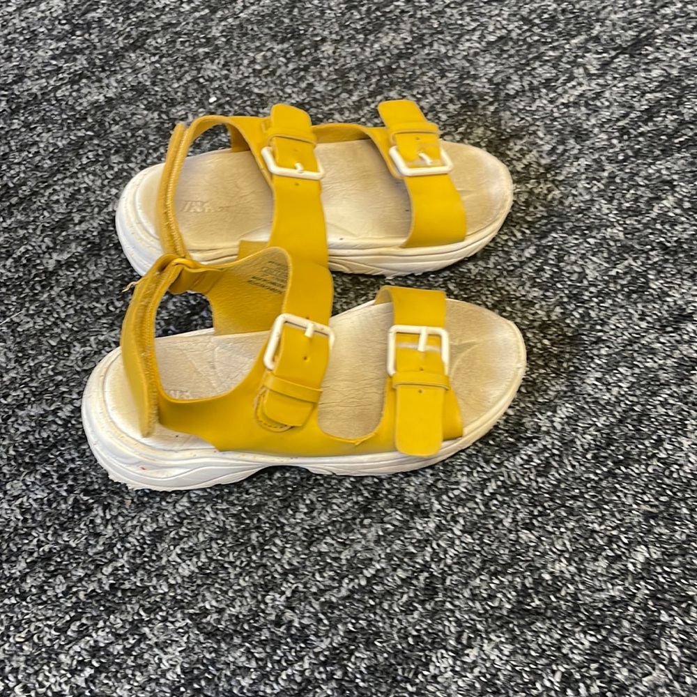 Sandals Zara
